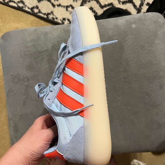 Adidas - Picture 3 of 5